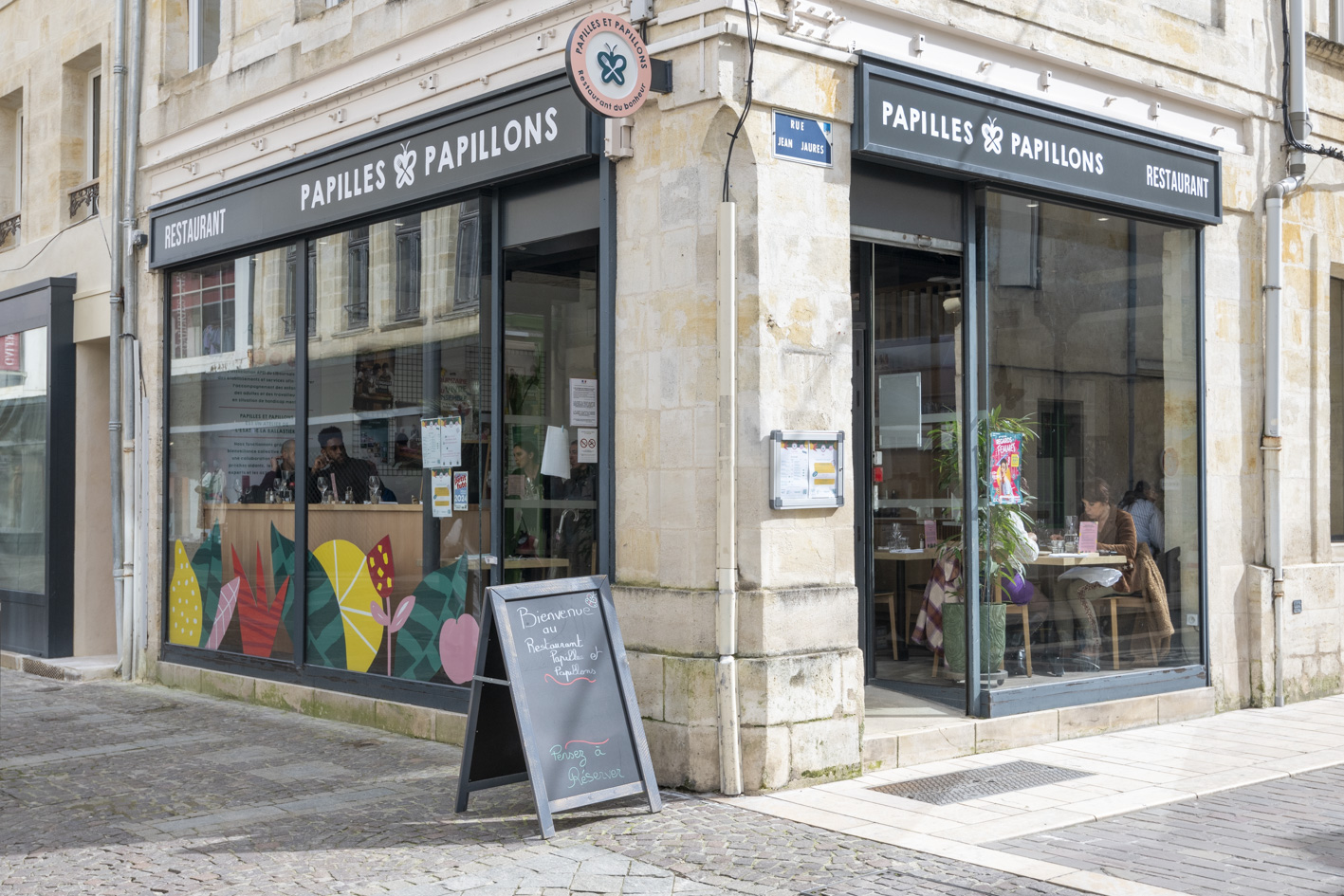 La façade du restaurant Papilles et papillons